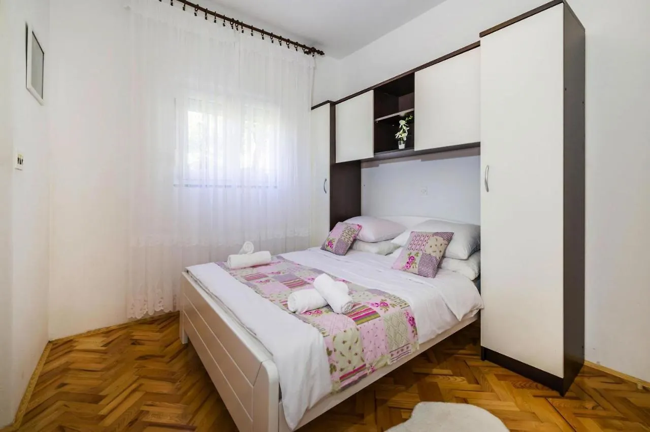 Holiday Home In Rovanjska With Pool